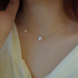 AFSHOR exquis perle coquille fleur pendentif clavicule chaîne collier ras du cou pour les femmes véritable plaqué or doux OL Style conception Simple sens charme bijoux cadeau