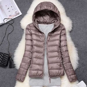 Ailegogo Automne Femmes Ultra Light Down Jacket 90% Blanc Duck Down Manteau à capuche Manteau chaud Parkas Femme Portable Outwear 210930