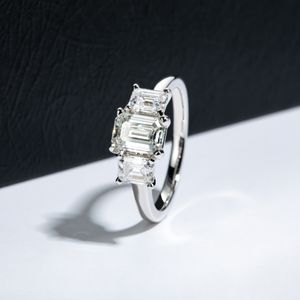 AINOUSHI Luxe 4 karaat smaragd geslepen ring drie stenen SONA 925 sterling zilveren sieraden bruiloft nscd ring vrouwen verlovingsband Y200106