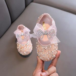 Ainyfu Childrens lovert lederen schoenen meisjes prinses Rhinestone bowknot single schoenen 2024 mode baby kinderen trouwschoenen 240507