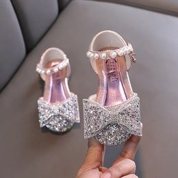 Ainyfu lentejuelas sandalias chicas arco dulce diamantes de rehinestona zapatos de princesa moda sin deslizamiento para niños planos de fondo suave 240407