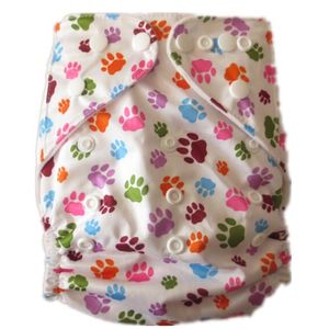 Pas de luier van de babydoek aan. Herbruikbare print Babydoek luier, one size pocket luier, doek luier voor je mooie baby gratis verzending