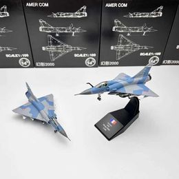 Modelo de avión 1/100 Modelo de avión francés Dassault Mirage 2000 con soporte de exhibición Colección de juguetes de regalo para niños de alta simulación YQ240401
