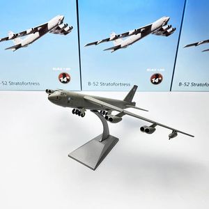 Modèle d'avion 1 200 échelle avion avion en alliage modèle de chasse US B52 bombardier modèle militaire simulation avion enfants cadeau collection 231201