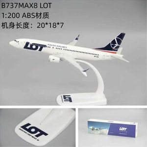 Aircraft Modle 1 200 échelle B737max8 Lot Polish Airlines ABS Plastique Airplane Modèle Toys Avion Plane Modèle Assemblage de jouets Resin pour la collection Y240522