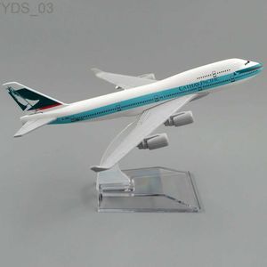 Vliegtuigmodellen 1/400 vliegtuigmodellen Boeing 747 Hong Kong Cathay Pacific Airways 16 cm legering B747 vliegtuig speelgoed voor collectie decoratie YQ240401