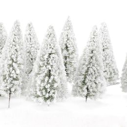 Modello di aereo 10 pezzi Modello di alberi di pino in miniatura Bianco neve Inverno Foresta Treno Ferrovia Gioco di guerra Layout Paesaggio Diorama Scenario Scala OO 231027