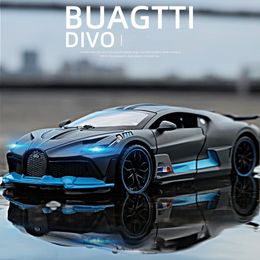 Vliegtuigen Modle 132 Legering gegoten metalen speelgoedautomodel Bugatti Divo Speelgoedvoertuigen Miniatuur automodel met licht speelgoed voor jongens Kinderen Kerstmis Gi 230906