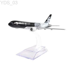 Aircraft Modle 16 cm Air New Zealand B777 Modèle d'avion Modèle d'avion Avion en métal moulé sous pression Échelle 1/400 Avions Garçon Modèle d'avion Jouets YQ240401