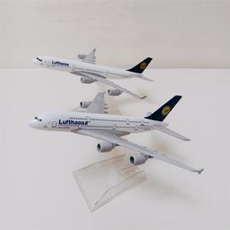 Aircraft Modle Air Duitsland Lufthansa Airbus 340 380 A340 A380 Airlines 1/400 Schaal Diecast vliegtuig Model Vliegtuig Vliegtuig Toys Alloy Metaal 16 cm 230426