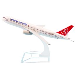 Modèle d'avion alliage métal Air Turkish Airlines B777 modèle d'avion turc Boeing 777 Airways moulé sous pression modèle d'avion avion enfants cadeaux 16cm 230803