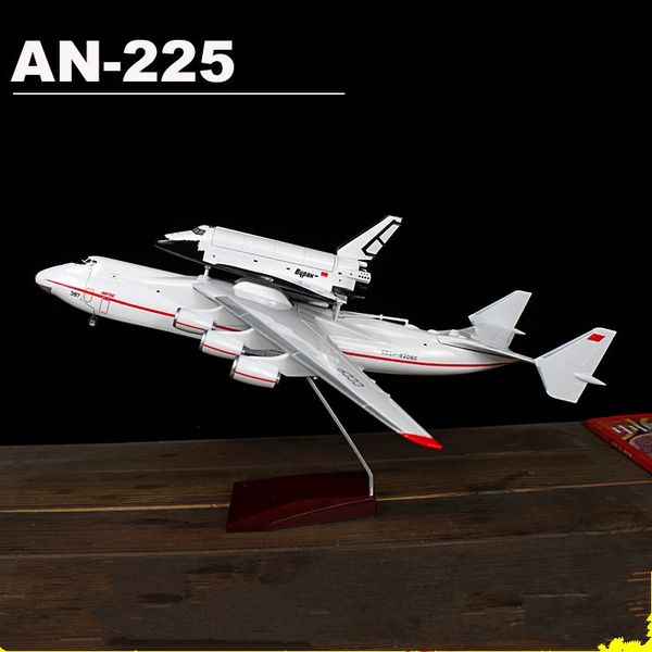 Modèle d'avion An-225 Mriya Modèle d'avion en alliage Grand modèle d'avion de transport aérien Simulation Modèle volant en métal Son et lumière Cadeau pour enfants 231208