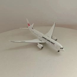 Modelo de avión Diecasting 1 400 Escala Jal Japan Airlines Boeing B7878 Avión de pasajeros Ja8j Modelo Simulación de aleación Adornos de metal estáticos 231118