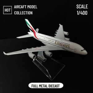 Aircraft Modle Fly Emirates A380 Échelle 1 400 Replica Diecast Alloy Plane Model Miniature Art Figure Aircraft Home Office décor Ornement Y240522