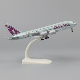 Vliegtuig Modle Metalen Vliegtuigen Airliner Model 20cm 1 400 Qatar A380 Metalen Replica Legering Materiaal Luchtvaart Simulatie Jongen Geschenk Speelgoed Verzamelobjecten 230803