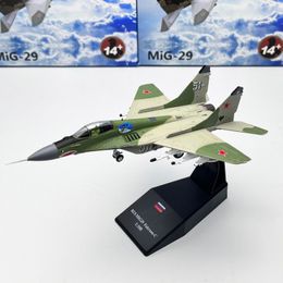 Vliegtuigen Modle Schaal 1/100 Vechter Model US MIG-29 Fulcrum Militaire vliegtuigen Replica Luchtvaart Wereldoorlog Vliegtuig Collectible Miniatuur Speelgoed voor Jongen 230915