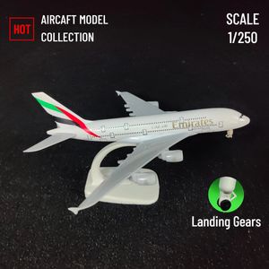 Modelo de avión Escala 1 250 Modelo de avión de metal Réplica Emirates Airlines A380 Avión Aviación Colección de arte en miniatura Kid Boy Toy 231026