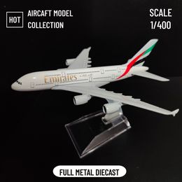 Modèle d'avion Échelle 1 400 Réplique d'avion en métal Emirates Airlines A380 B777 Avion moulé sous pression Modèle d'aviation Avion à collectionner Jouets pour garçons 230508