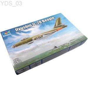 Vliegtuigen Modle TRUMPETER 01604 Schaal 1/72 Chinese Llyushin IL-28 Beagle Lichte Bommenwerper Assemblage Model Building Kits Voor Hobby DIY YQ240401