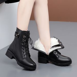 AIYUQI Invierno Cuero genuino Nueva lana Cálido antideslizante Damas Tobillo Talla grande 41 42 43 Botas de nieve Mujeres Y200915 GAI GAI GAI