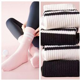 Al-105 femmes Pilates Pilates Socks de yoga à tube intermédiaire de danse intérieure non glissée