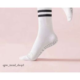 AL-115 Femmes Pilates Pilates Socks de yoga sans glissement Fitness Indoor Fitness Dance Middle Tube Yoga Socks Sports Fit 619