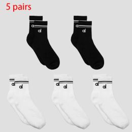 Al yoga chaussettes féminines Yoga Sports Sockes décontractées Coton Socks Sports Seasonal Unisexe Black and White Long Tube Accessoires