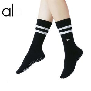 AL0 YOGA Calcetines deportivos para mujer, calcetines antideslizantes profesionales de baile de tubo medio, calcetines de Yoga para interiores