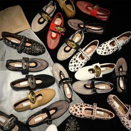 Ala Designer Chaussures Femmes Gold Mesh Ballet Flats Coudures Coudures Pantmands Rhinstone Mary Jane Chaussures Rivets Boucle Loafer Chaussures en cuir Génér