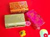 Unikalne małe ślub Favor Candy Boxes High End Silk Tkaniny Metalowe Zapięcie Etniczne Craft Prezent Opakowanie 12 sztuk / partia Mix Color Darmowa Wysyłka