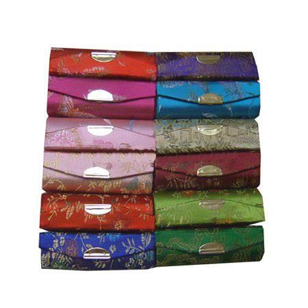 Unikt Småbröllop Favor Candy Boxes High End Silk Fabric Metal Clasp Etnisk Craft Presentförpackning 12st / Lot Mix Color Free Shipping