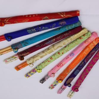 Personalized Wedding Party Disposable Chopsticks with Silk Pouch Wood Chopstick Favors 10pair pack mix color194n