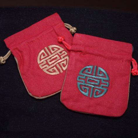 Estilo chino bordado suerte pequeña bolsa de lino de algodón con cordón bolsa de regalo de la joyería Favor de la boda bolsas de embalaje del caramelo 11 x 14 cm 50 unids / lote