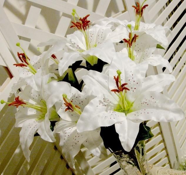 9 têtes / bouquet de fleurs de lys artificiel Faux Lily fleur grappes de crème / rose deux couleurs pour les fleurs de mariage décoratives