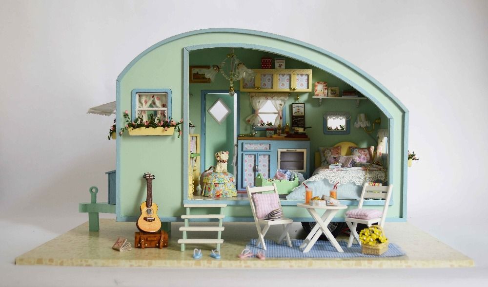 travel dollhouse