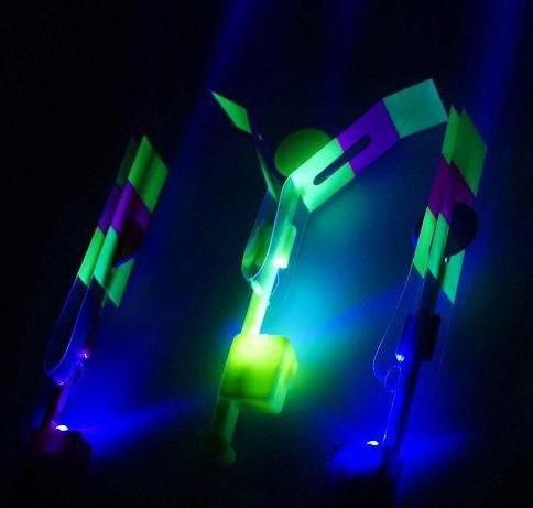 Partihandel Magical Glow Gummi Helikoptrar Endart Mine Endart Mine Katapulted gummiband 1200pcs