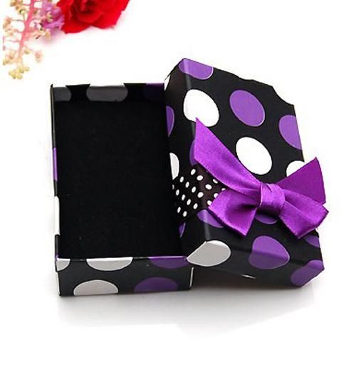 Le scatole graziose variopinte quadrate superiori di alta qualità con i regali piacevoli del bowknot, possono mescolare il colore