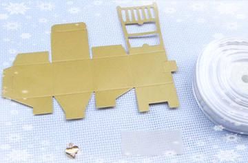 KOSTENLOSER VERSAND 100 Stück hochwertige Miniatur-Goldstuhl-Geschenkbox mit Herzanhänger und Band, Hochzeitsgeschenke, Party, Empfang, Rahmenidee