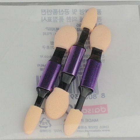 / Herramienta de aplicador de esponja de cepillo de maquillaje Eye Shadow -Dual terminó de color púrpura mango de metal 60 mm R6418