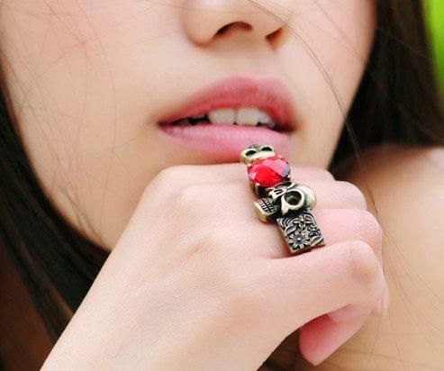 2011 nuevos anillos rojos de la piedra preciosa del vintage florecen el anillo doble / de la flor del cráneo del rubí superventas