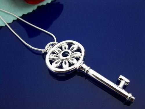 Süper takı Noel hediyesi 925 Gümüş krizantem Anahtar tasarlanmış zincir kolye