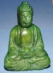 China retro geschnitzte Statuen, Dekorationen, Green Jade Buddha, Taillenanhänger, Halskette.