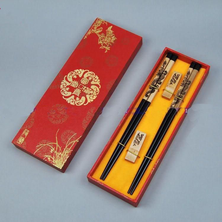 Wysokiej jakości chopsticks prezenty drewniane grawerowane Phoenix z pudełko 2 zestawy / opakowanie (1 zestaw = 2Pair)