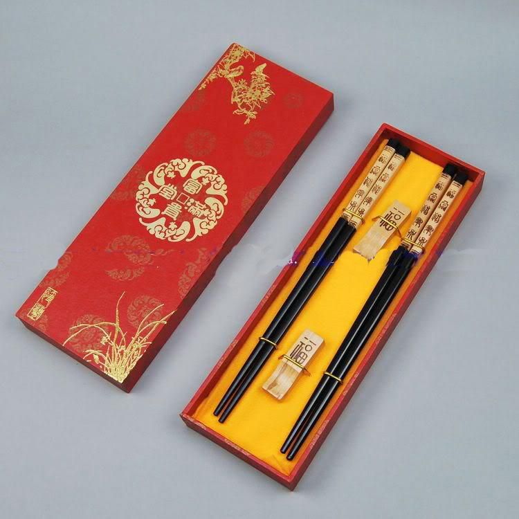 Wysokiej jakości chopsticks prezenty drewniane grawerowane Phoenix z pudełko 2 zestawy / opakowanie (1 zestaw = 2Pair)