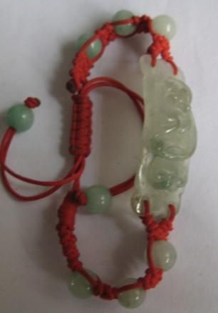 Livraison gratuite - bracelet en jade naturel. Bracelet chauve-souris sculpté à la main. À la fois femmes et hommes