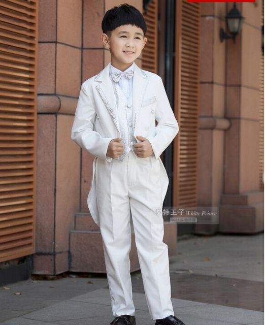 Elegant Mode Barn Tailcoat Vit Tuxedo Set Kostym Födelsedag Fashion Casual Brand Formell Boy Wedding Suits Blazers 5pcs Set