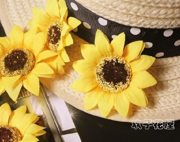 500p Silk Artificial Yellow Sunflower Silk Daisy Flower Heads Plastics Gerbera Blommor för bröllop Juldekoration 7cm