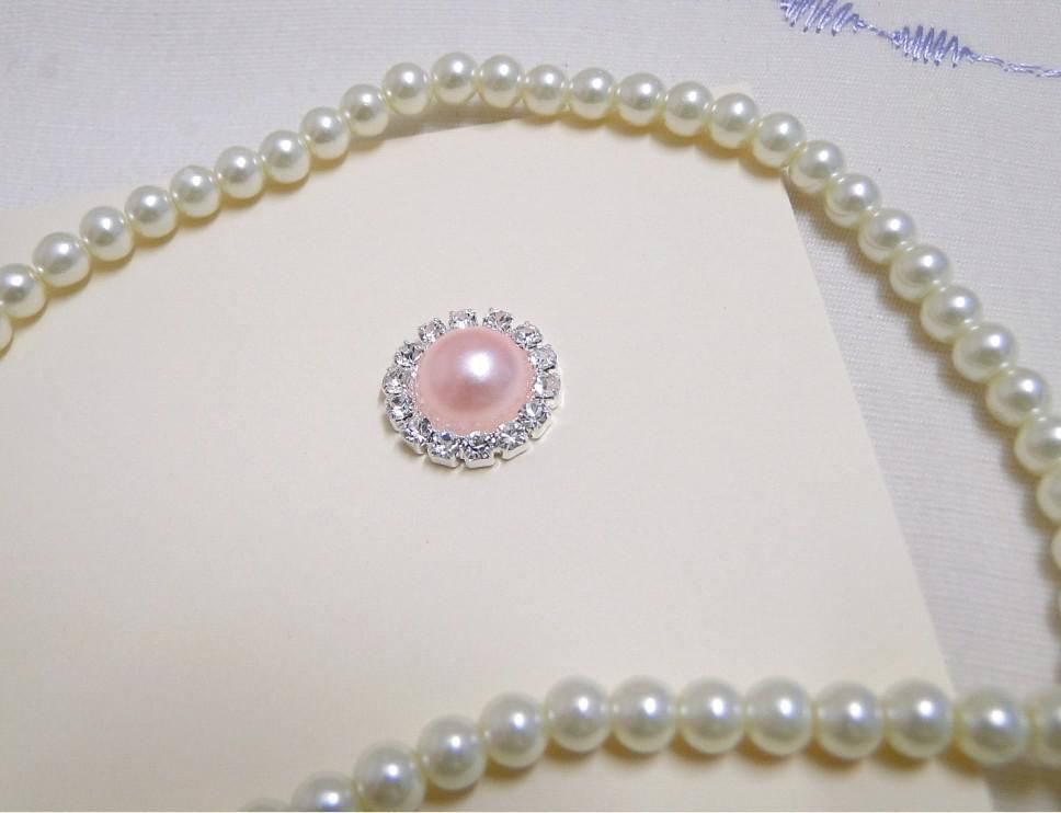 50 adet SıCAK SATMAK Pembe Inci Flatback Düğün Favor Kutusu Dekor Karalama Defteri A-Grade Rhinestone Küme DIY