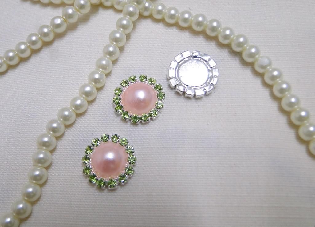 50 adet SıCAK SATMAK Pembe Inci Flatback Düğün Favor Kutusu Dekor Karalama Defteri A-Grade Rhinestone Küme DIY