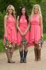 Country Bridesmaid Dresses Short Coral Plus Size Modest Western Wedding Gästklänningar Knä längd Maid of Honor under 502641